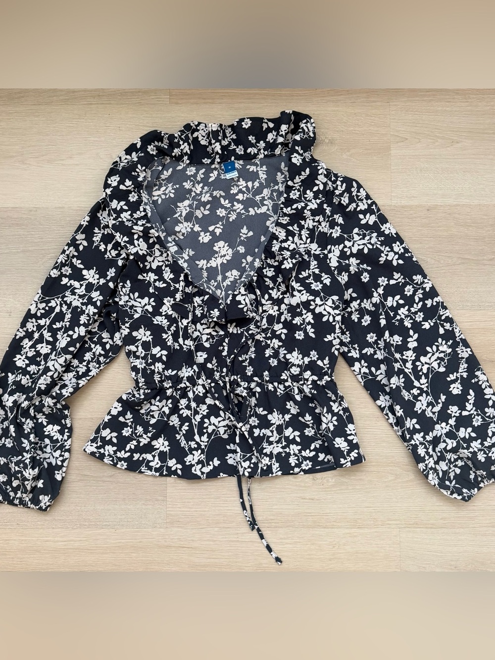 Old Navy Black and White Floral Ruffled V-Neck Blouse